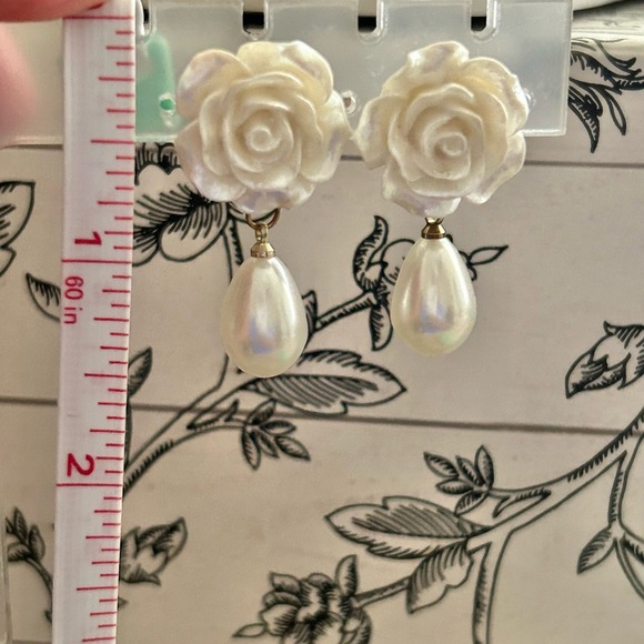 Elegant White Rose Pearl Earrings-New! - Picture 4 of 5